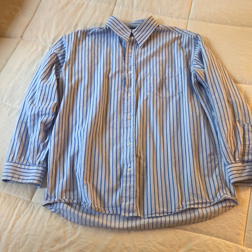 Steve & Barry's size Medium blue striped longlseeve button up shirt